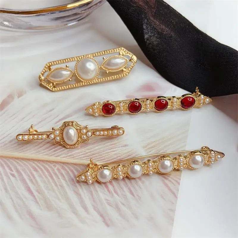 Women's Vintage Baroque Pearl & Gemstone Retro Palace Style Renaissance Brooch