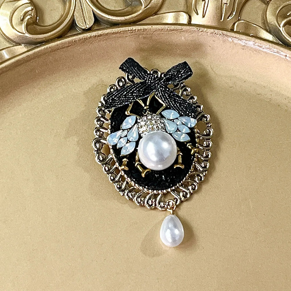 Vintage Rhinestone & Pearl Women's Baroque Rococo Ornate Lapel Brooch