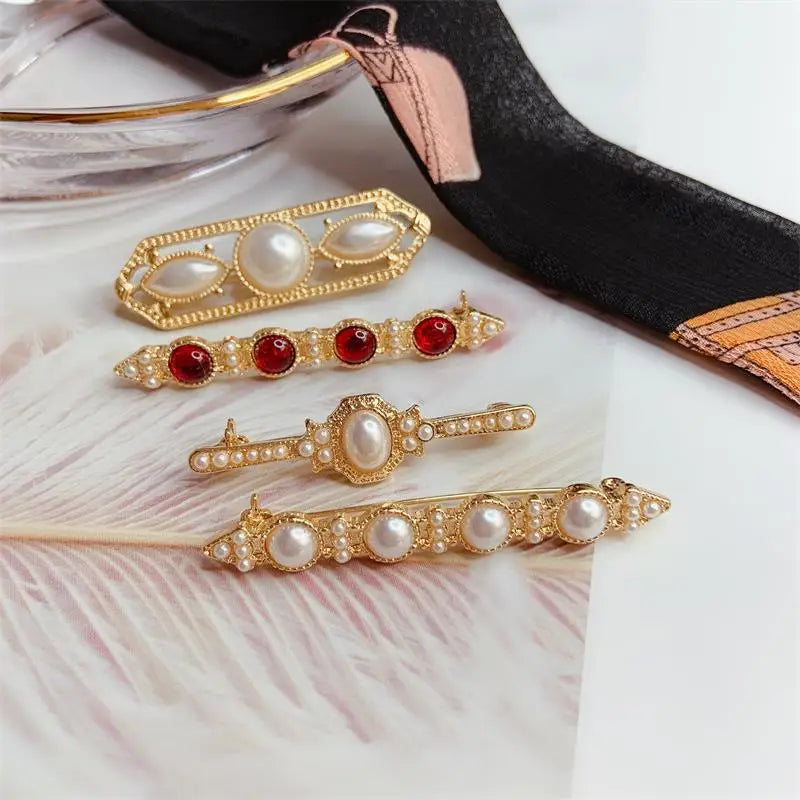 Women's Vintage Baroque Pearl & Gemstone Retro Palace Style Renaissance Brooch