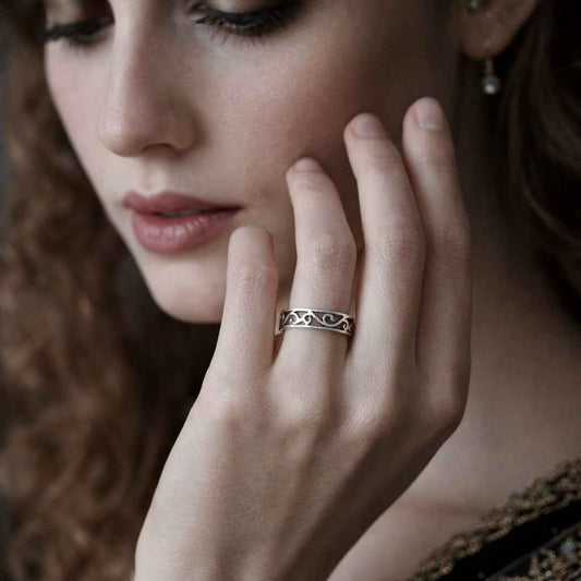 Women's Delicate Filigree Cutout Metallic Carved Ring