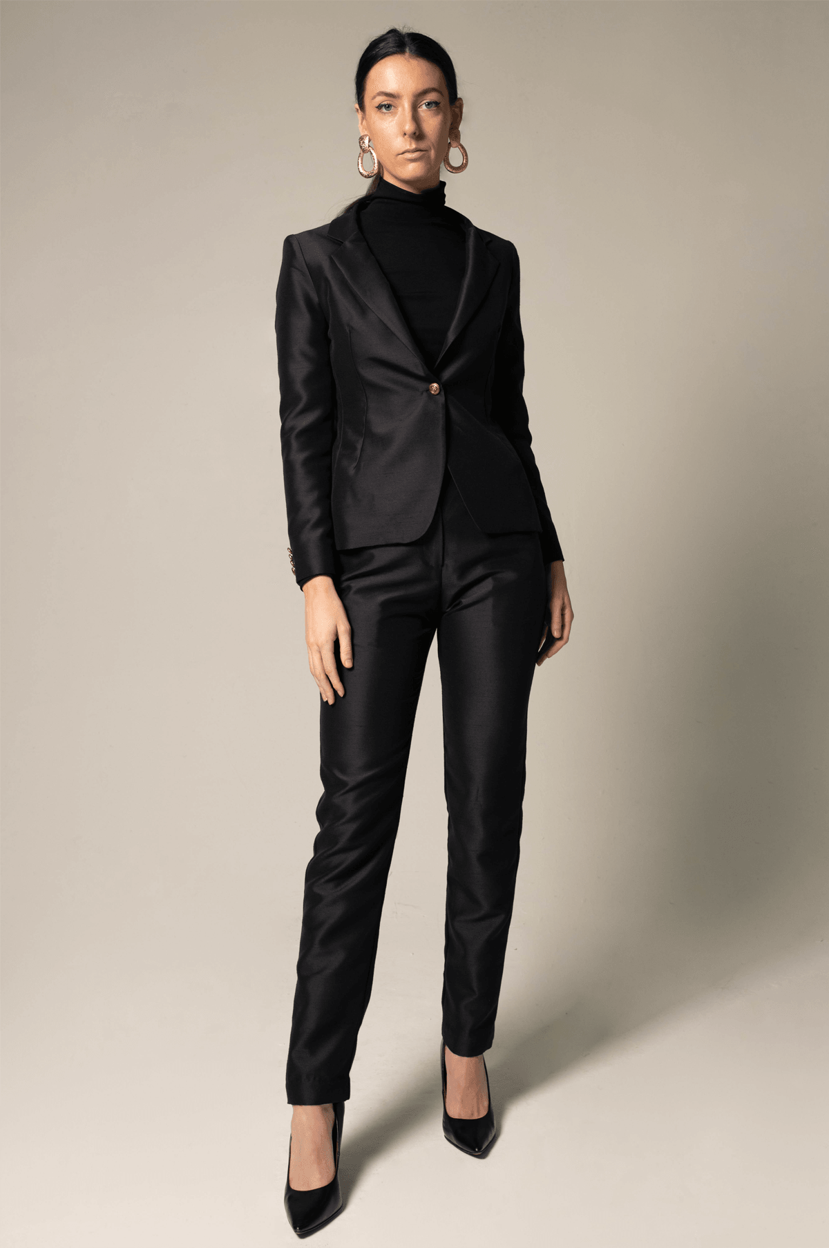 Women's Black Single-Breasted, Slim Fit, Notched Lapel Blazer/Suit