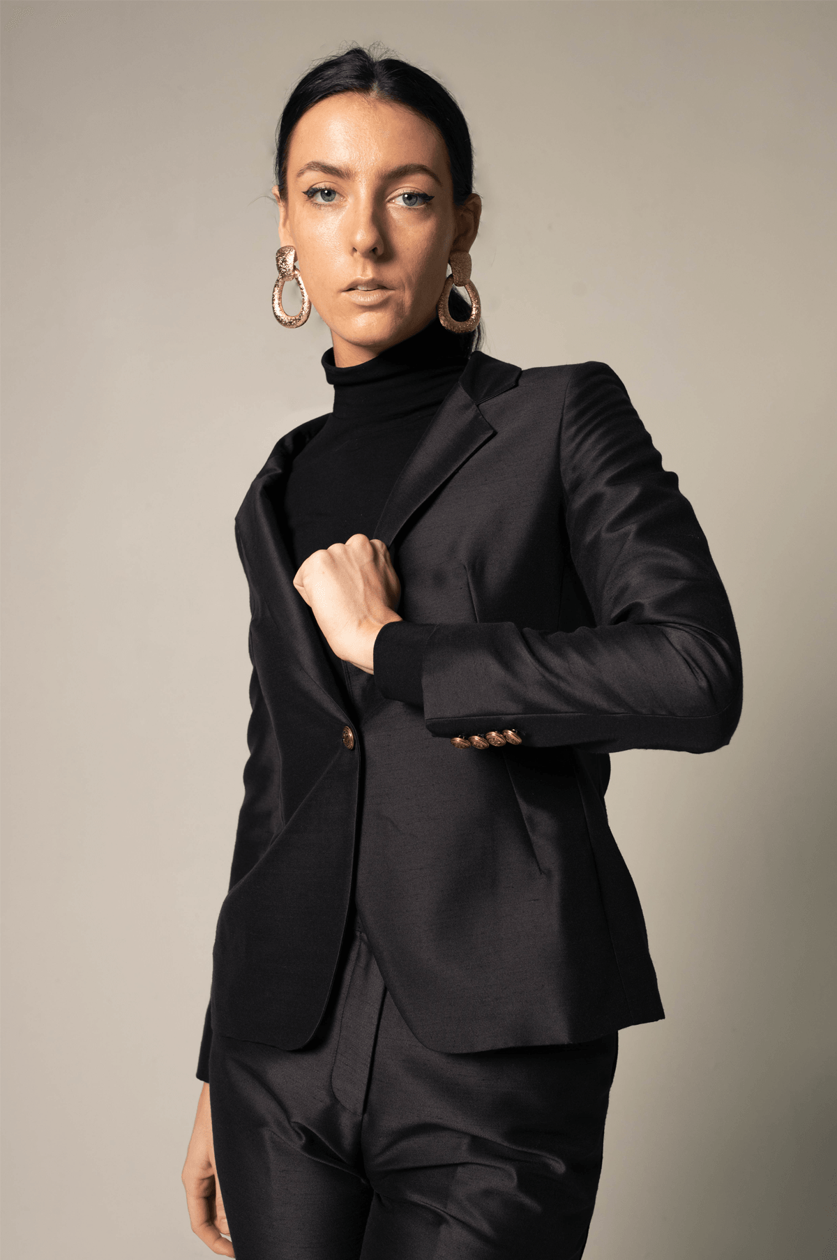 Women's Black Single-Breasted, Slim Fit, Notched Lapel Blazer/Suit