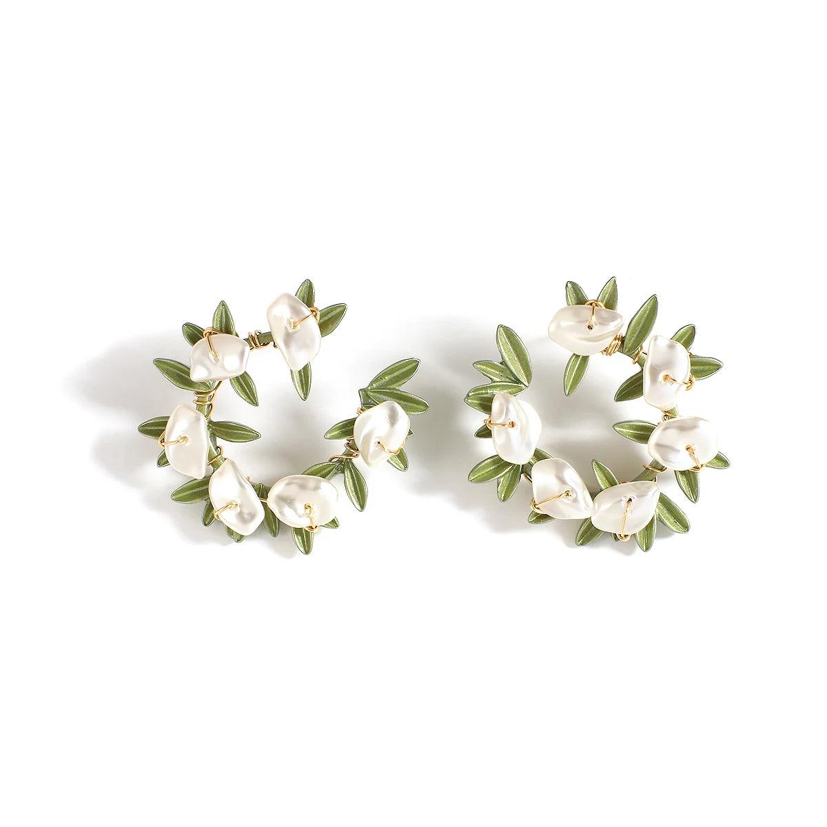 Women's Elegant White Bell Orchids Jewelry Set with Imitation Pearls - Lovez Aqua© - Stud Earrings