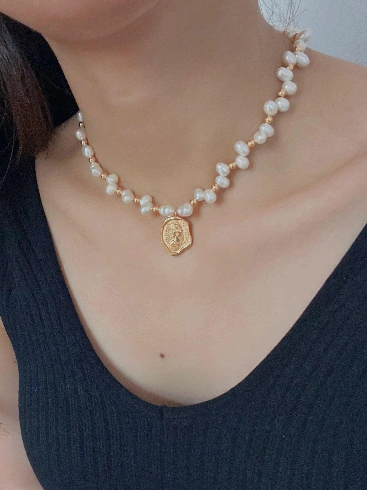 Women's Natural Pearl Necklace With Gold Vermeil Queen Wax Seal - Lovez Aqua© -