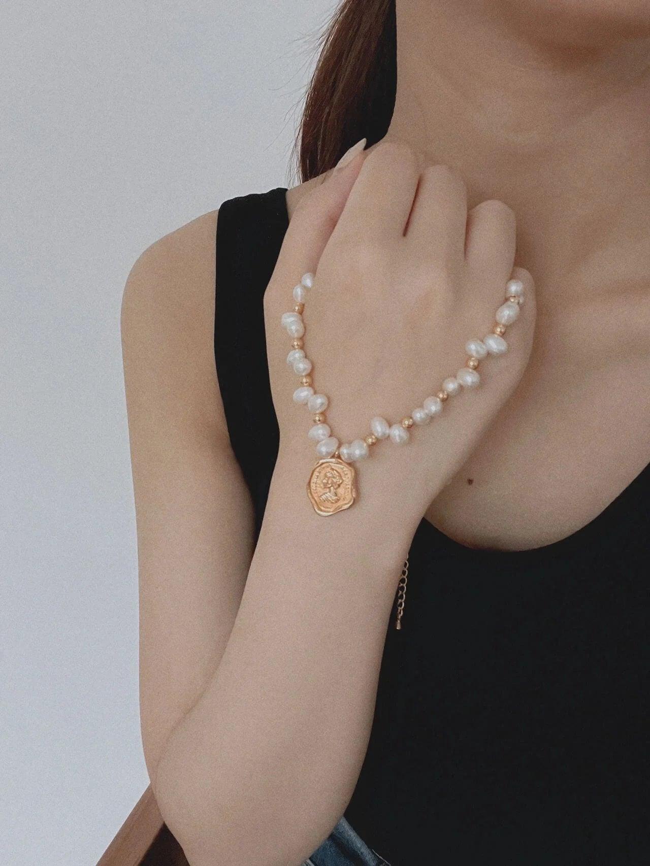 Women's Natural Pearl Necklace With Gold Vermeil Queen Wax Seal - Lovez Aqua© -