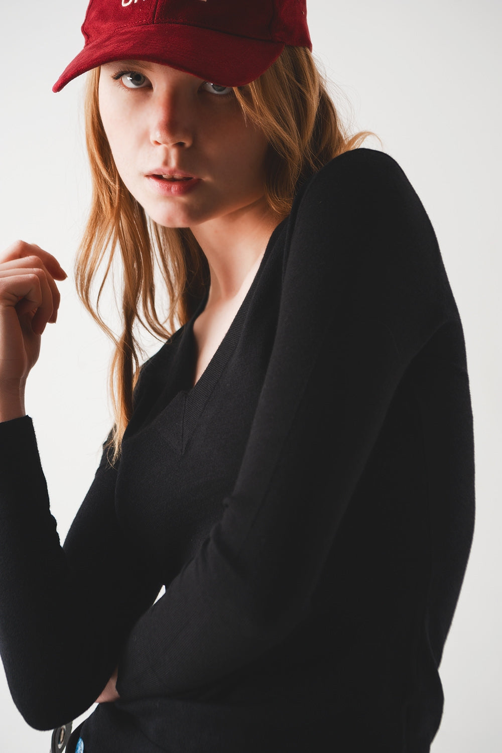 Women's Black V-Neck Fine Knit Bodycon Jumper - Lovez Aqua© - 