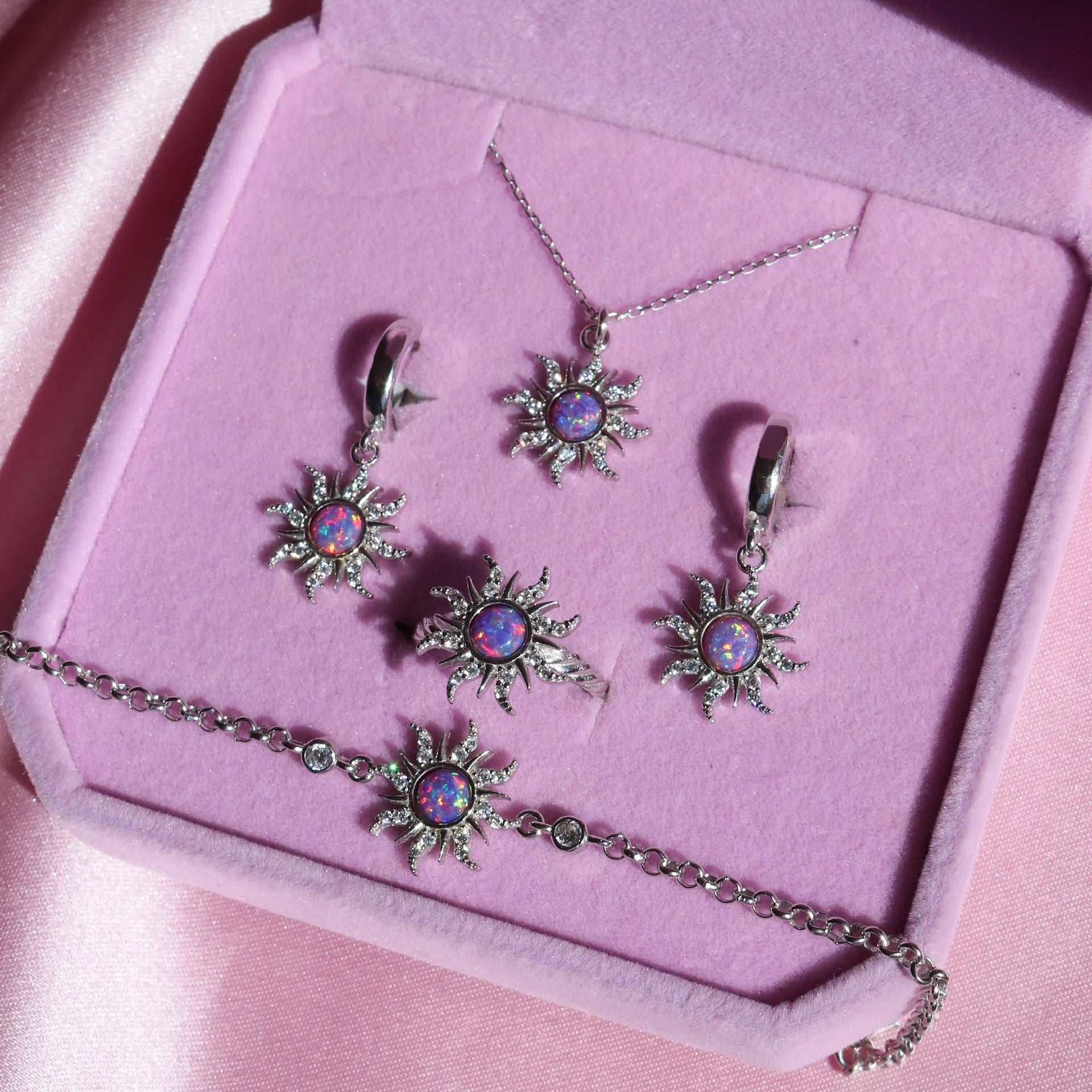 Disney's Tangled Rapunzel Golden Sun Women's Necklace, Earrings or Ring - Disney - 