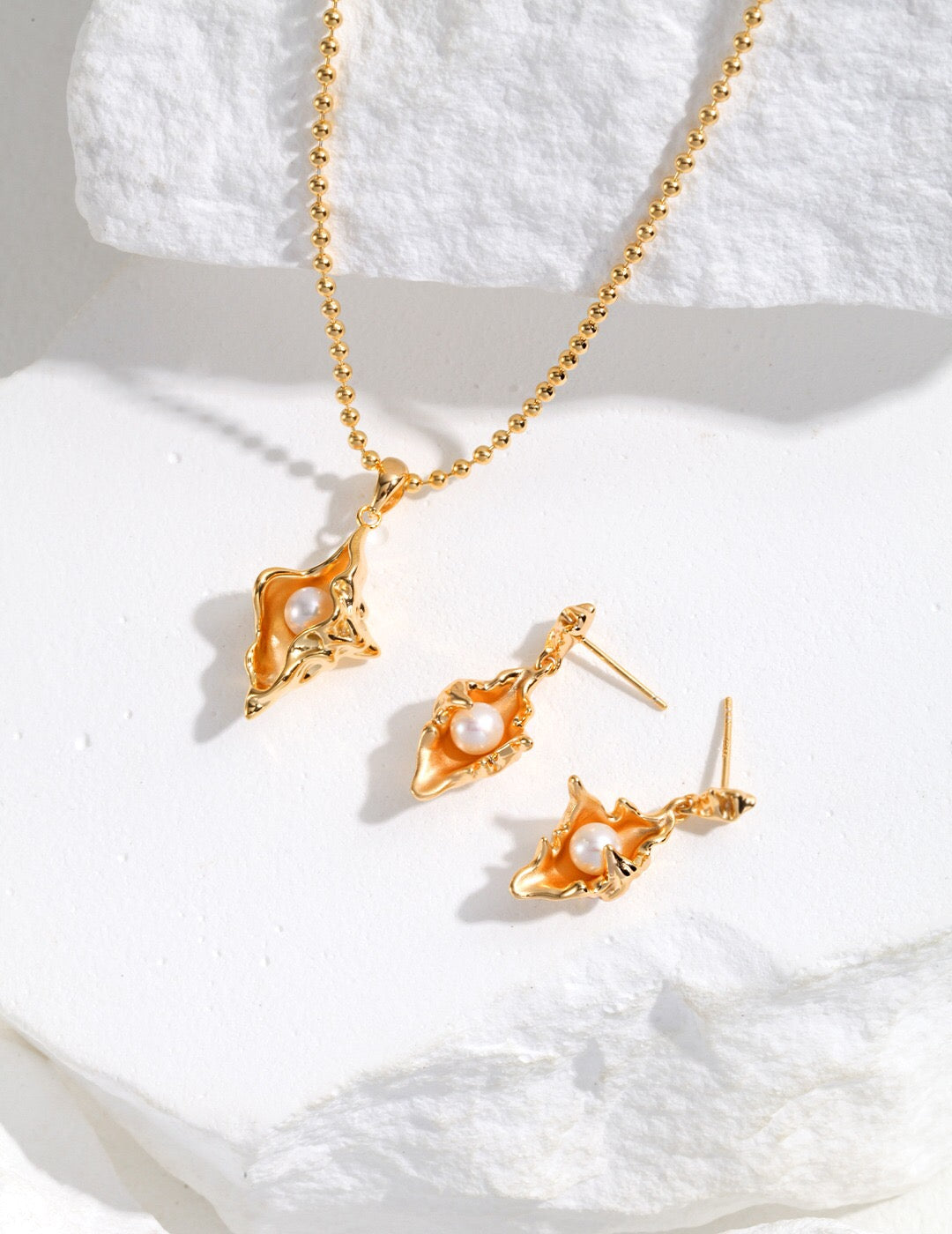 Women's Gold Vermeil Conch Shell & Natural Pearl Necklace - Lovez Aqua© - 