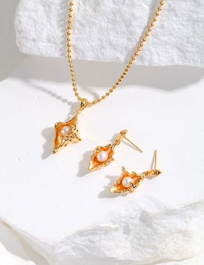Women's Gold Vermeil Conch Shell & Natural Pearl Necklace - Lovez Aqua© - 