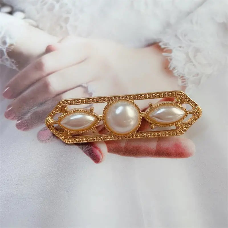 Women's Vintage Baroque Pearl & Gemstone Retro Palace Style Renaissance Brooch