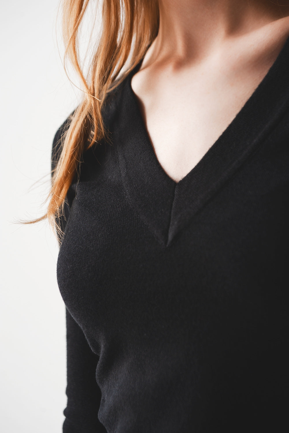Women's Black V-Neck Fine Knit Bodycon Jumper - Lovez Aqua© - 