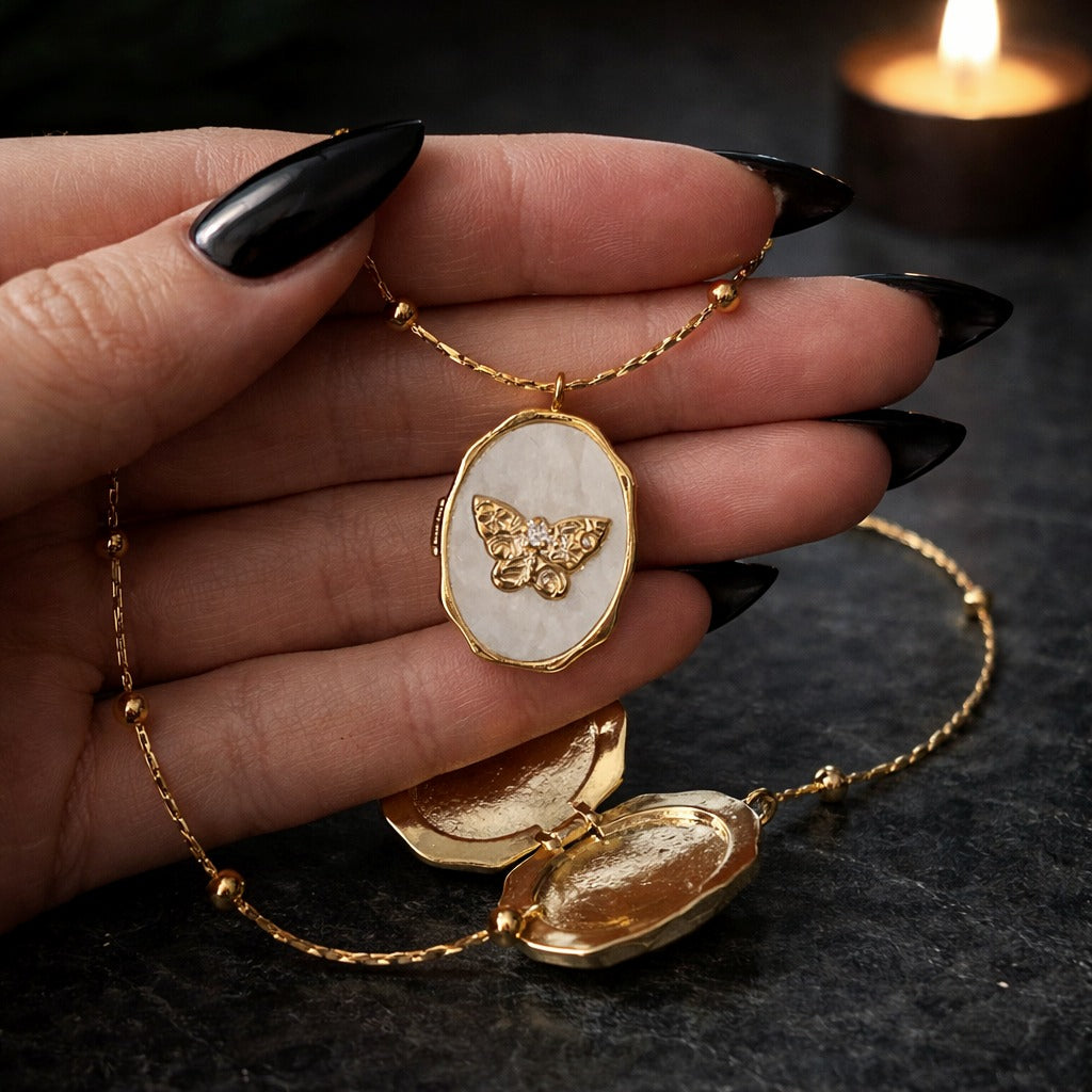 Vintage White Shell Golden Butterfly Photo Frame Gilded Locket Necklace